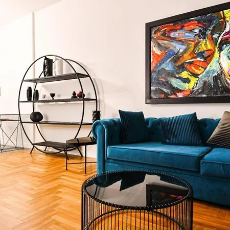 Luxury 3br At Hip Pangrati Apartment *